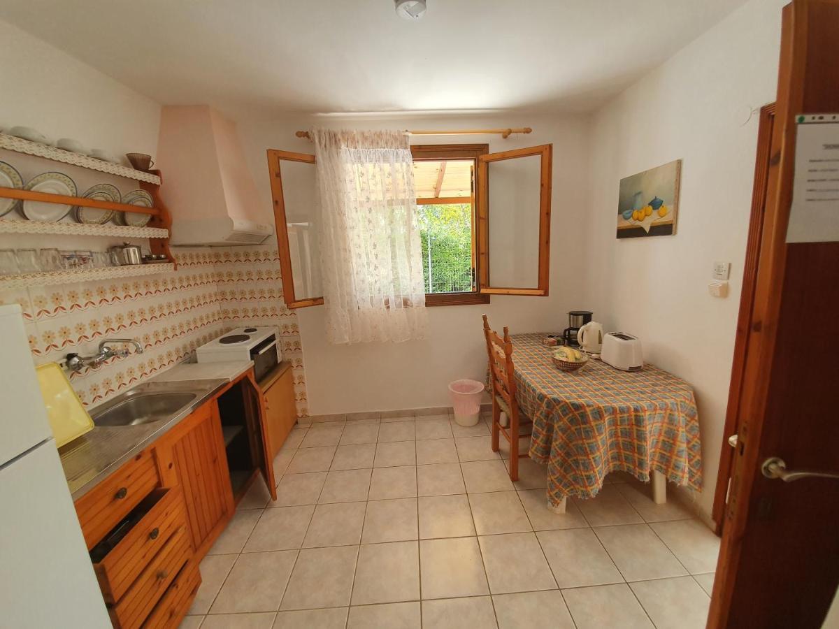 كوكونارييس Dionisos Studios And Apts Skiathos المظهر الخارجي الصورة