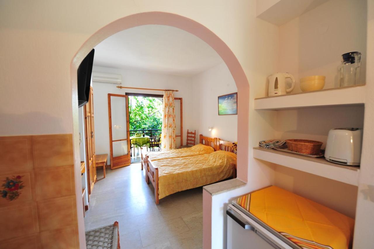 كوكونارييس Dionisos Studios And Apts Skiathos المظهر الخارجي الصورة
