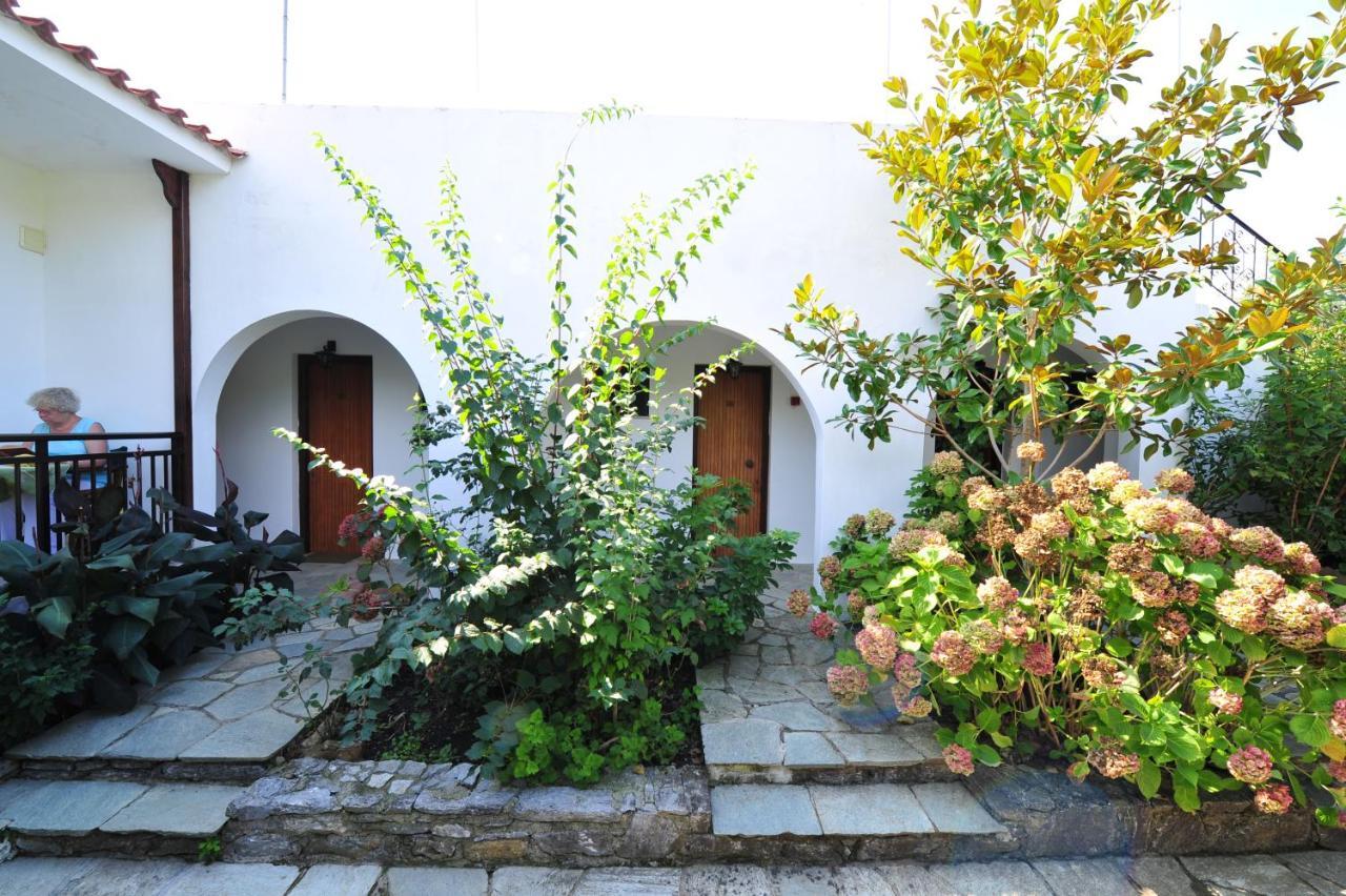 كوكونارييس Dionisos Studios And Apts Skiathos المظهر الخارجي الصورة